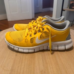 Nike Live Strong running sneakers